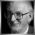 Portrait de Tom Sharpe, auteur de romans policiers